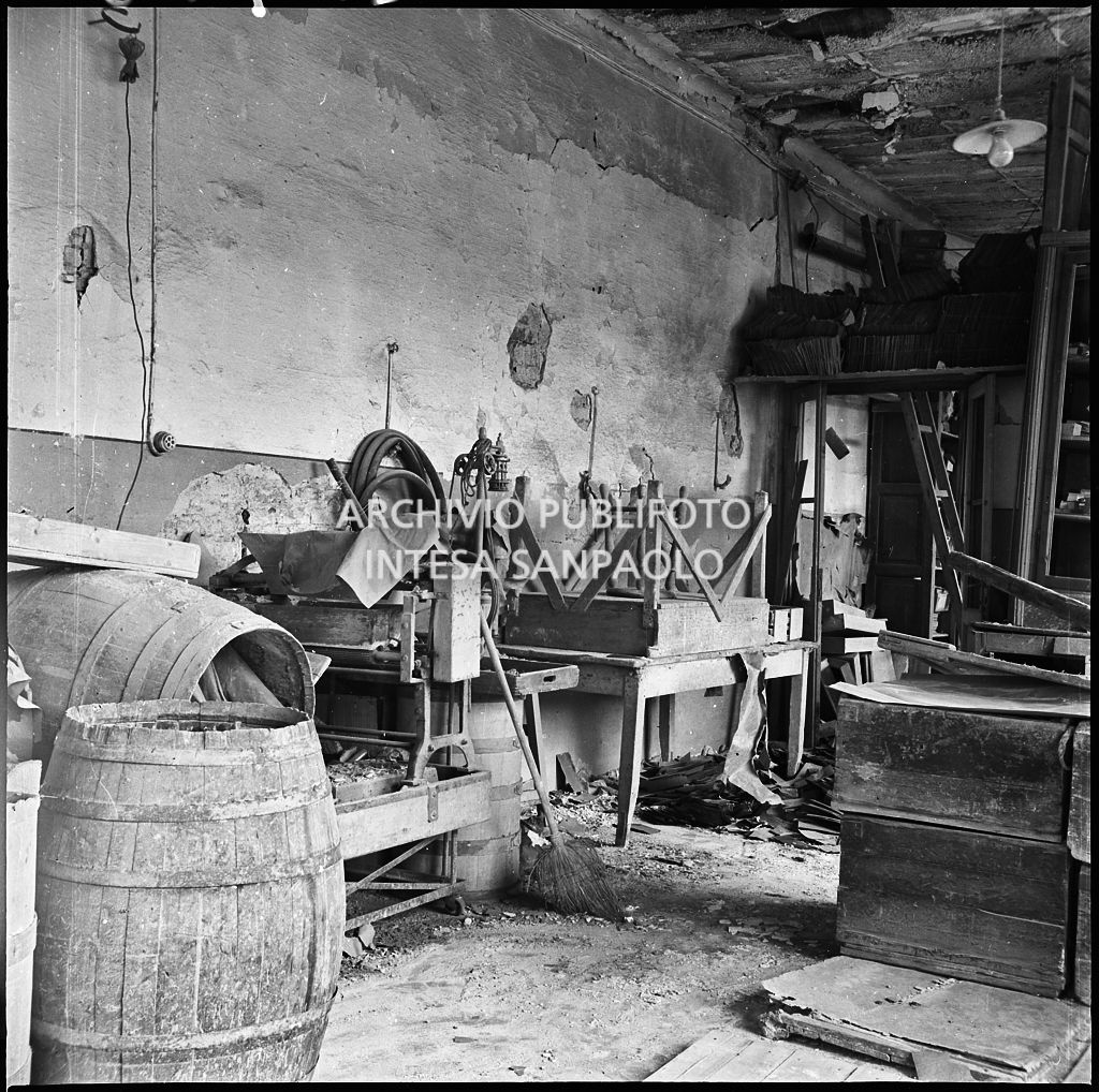 La sede della Plasmon, in via Archimede a Milano, distrutta dai bombardamenti