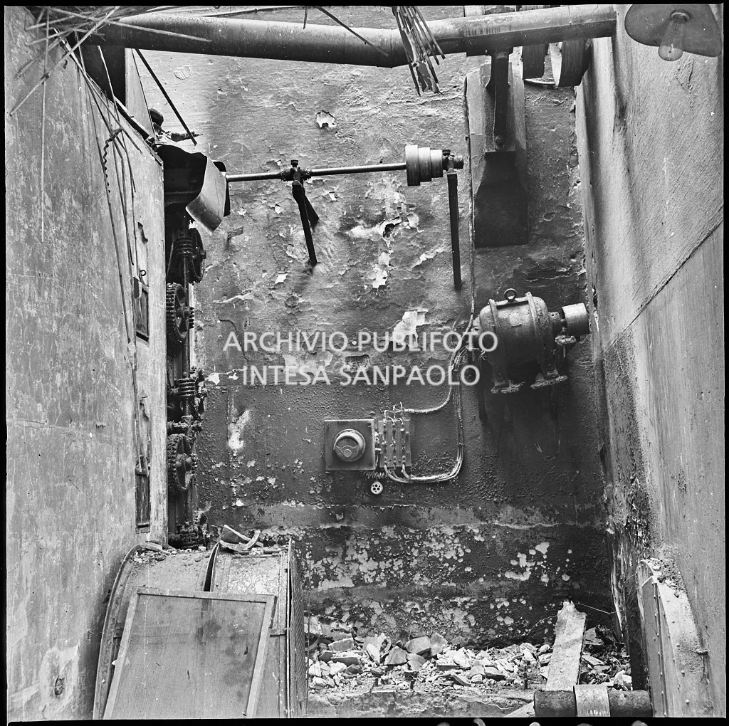 La sede della Plasmon, in via Archimede a Milano, distrutta dai bombardamenti