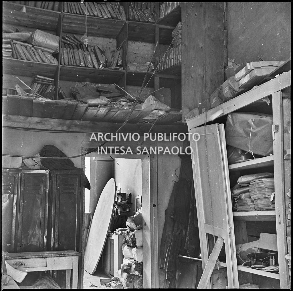 La sede della Plasmon, in via Archimede a Milano, distrutta dai bombardamenti