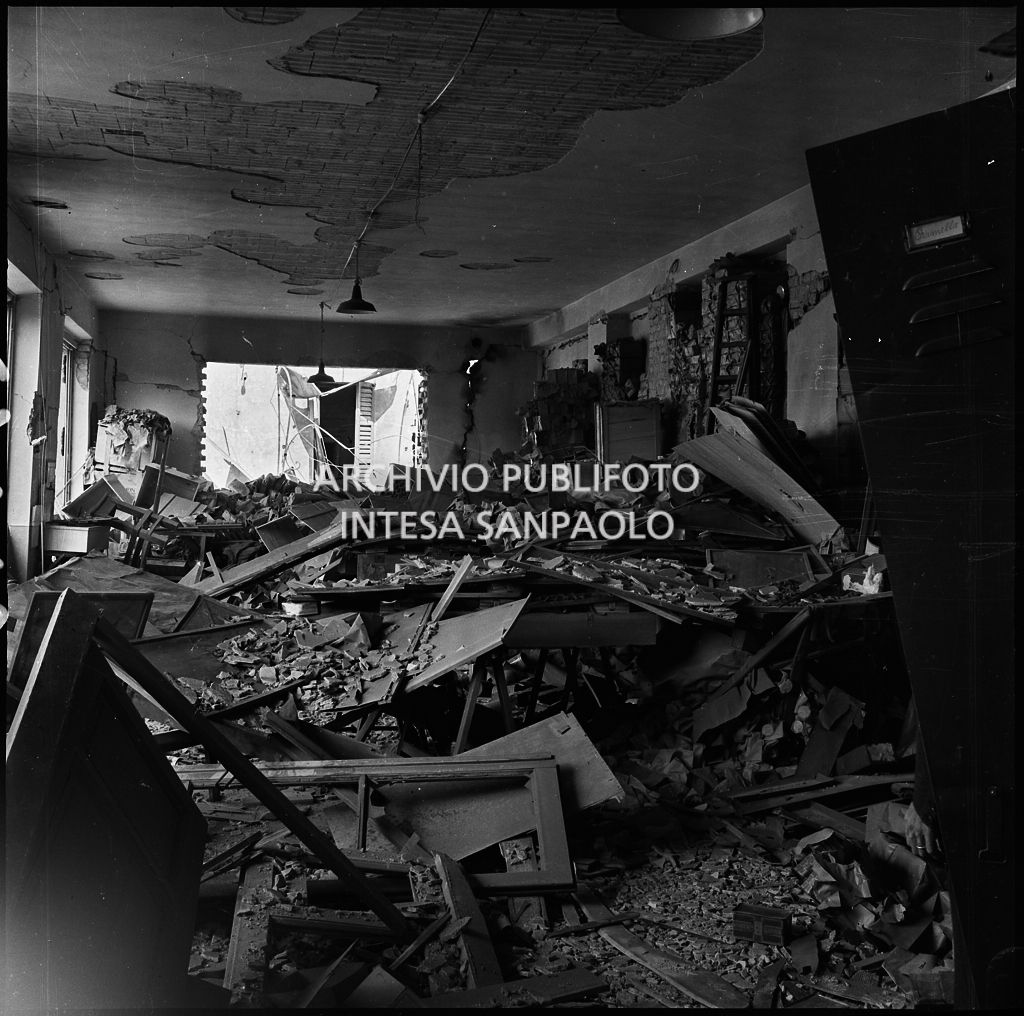 La sede della Plasmon, in via Archimede a Milano, distrutta dai bombardamenti