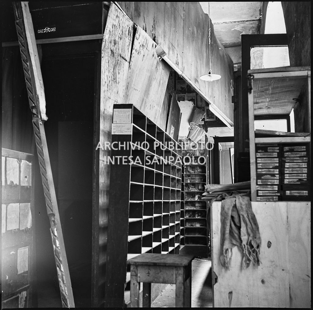 Interno dell'archivio dell'agenzia Publifoto in via Solferino 36, a Milano, danneggiato dai bombardamenti