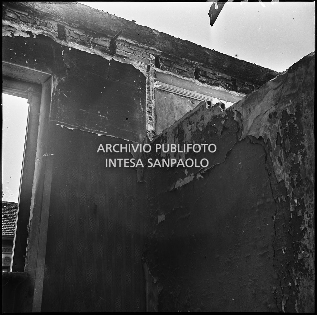 Bombardamenti. Roscio. Via Mameli 27