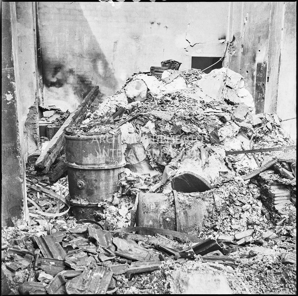 Stabilimento italiano lavori in carta affini (SILICA), in corso di Porta Nuova a Milano, distrutto dai bombardamenti