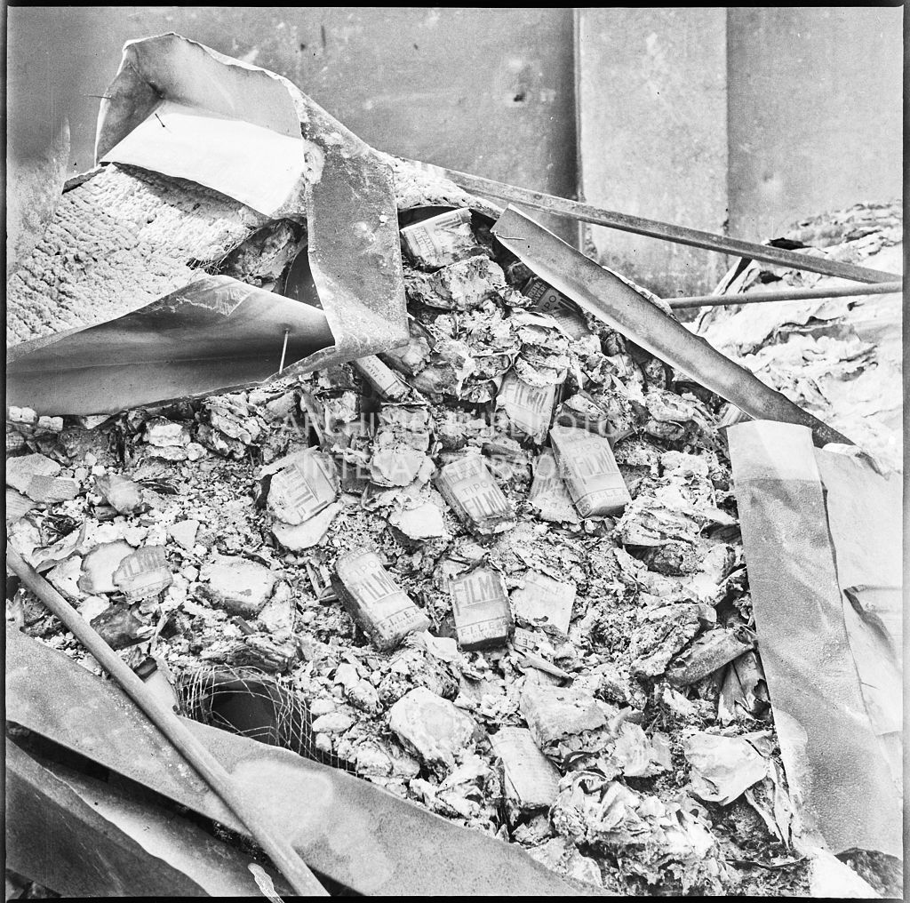 Stabilimento italiano lavori in carta affini (SILICA), in corso di Porta Nuova a Milano, distrutto dai bombardamenti