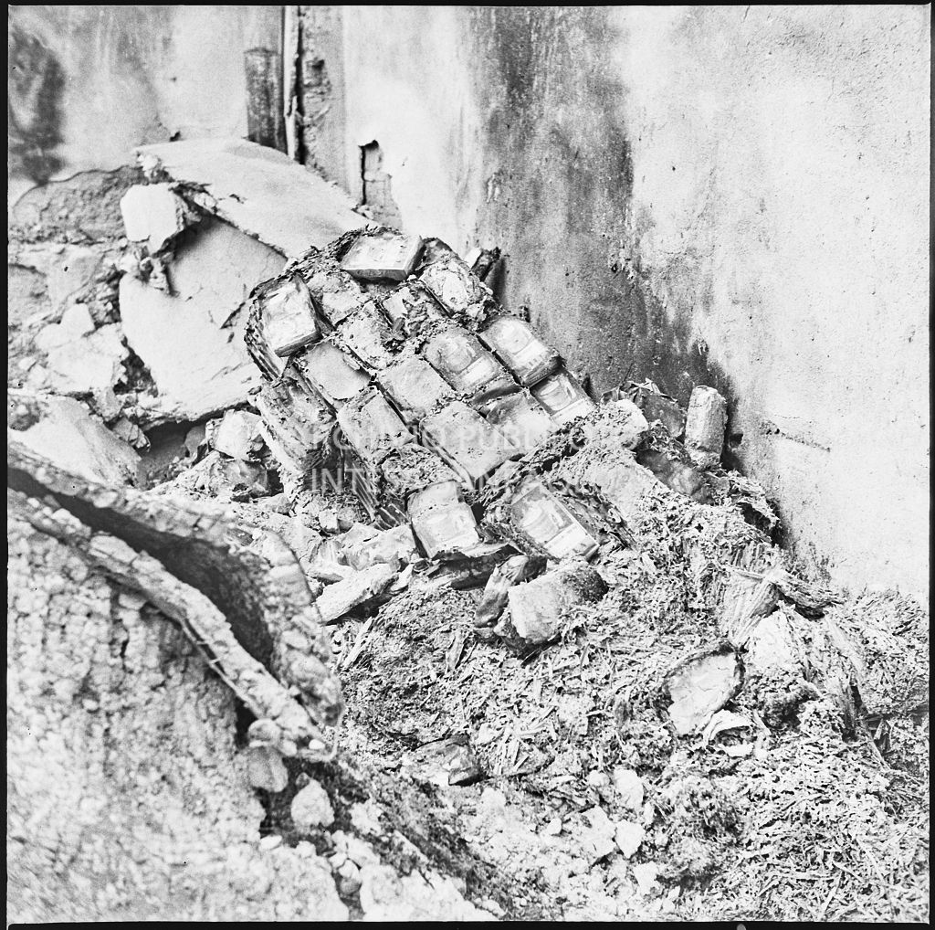 Stabilimento italiano lavori in carta affini (SILICA), in corso di Porta Nuova a Milano, distrutto dai bombardamenti