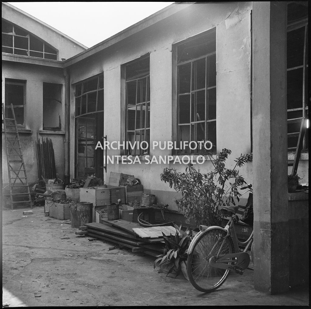 Stabilimento della Società anonima lavorazioni industriali (SALFI), in via Riccardo Pitteri a Milano, distrutto dai bombardamenti