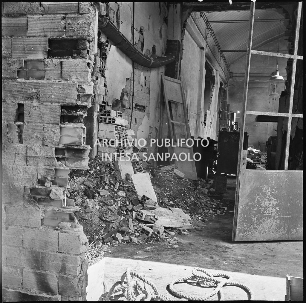Stabilimento della Società anonima lavorazioni industriali (SALFI), in via Riccardo Pitteri a Milano, distrutto dai bombardamenti