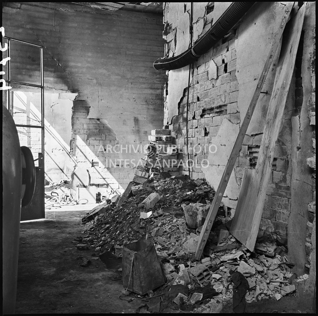 Stabilimento della Società anonima lavorazioni industriali (SALFI), in via Riccardo Pitteri a Milano, distrutto dai bombardamenti