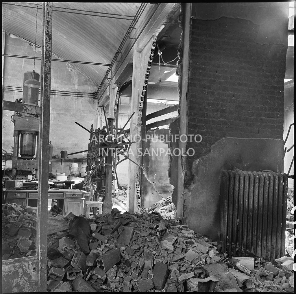 Stabilimento della Società anonima lavorazioni industriali (SALFI), in via Riccardo Pitteri a Milano, distrutto dai bombardamenti