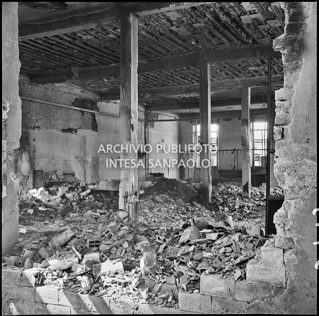 Stabilimento della Società anonima lavorazioni industriali (SALFI), in via Riccardo Pitteri a Milano, distrutto dai bombardamenti