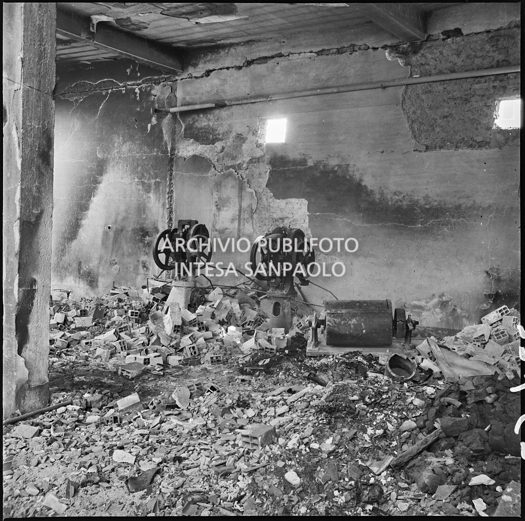 Stabilimento della Società anonima lavorazioni industriali (SALFI), in via Riccardo Pitteri a Milano, distrutto dai bombardamenti
