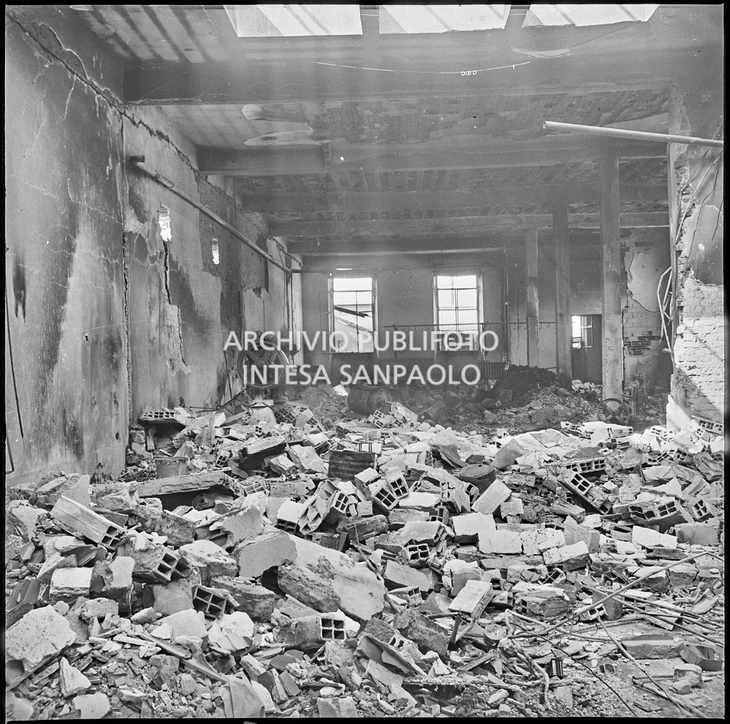 Stabilimento della Società anonima lavorazioni industriali (SALFI), in via Riccardo Pitteri a Milano, distrutto dai bombardamenti