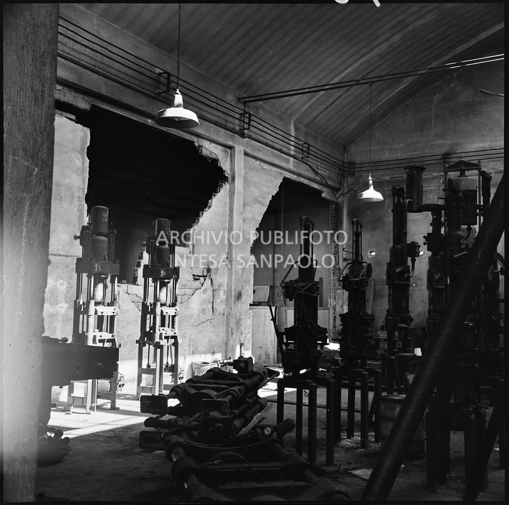 Stabilimento della Società anonima lavorazioni industriali (SALFI), in via Riccardo Pitteri a Milano, distrutto dai bombardamenti
