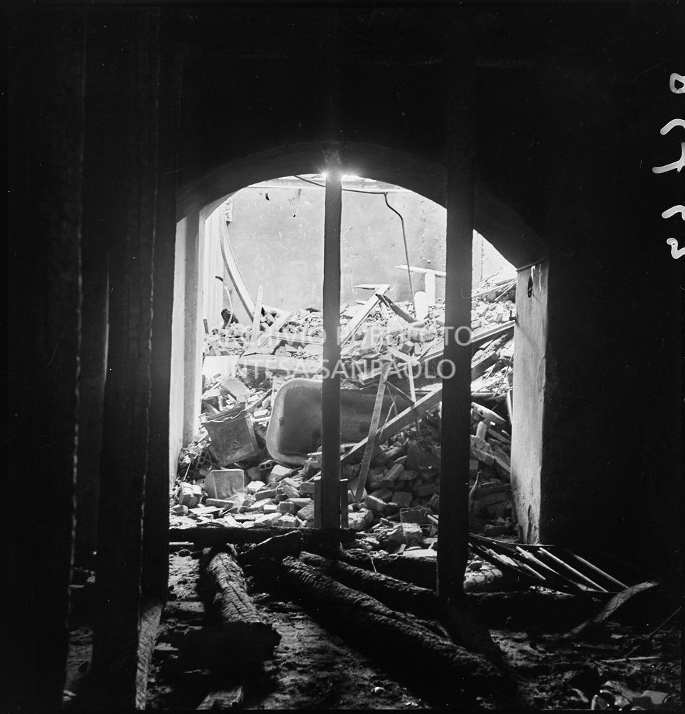 Sede della impresa Sacchi e Savio, in via Solferino 40 a Milano, che era attiva nel settore delle biciclette e motociclette, distrutta dai bombardamenti