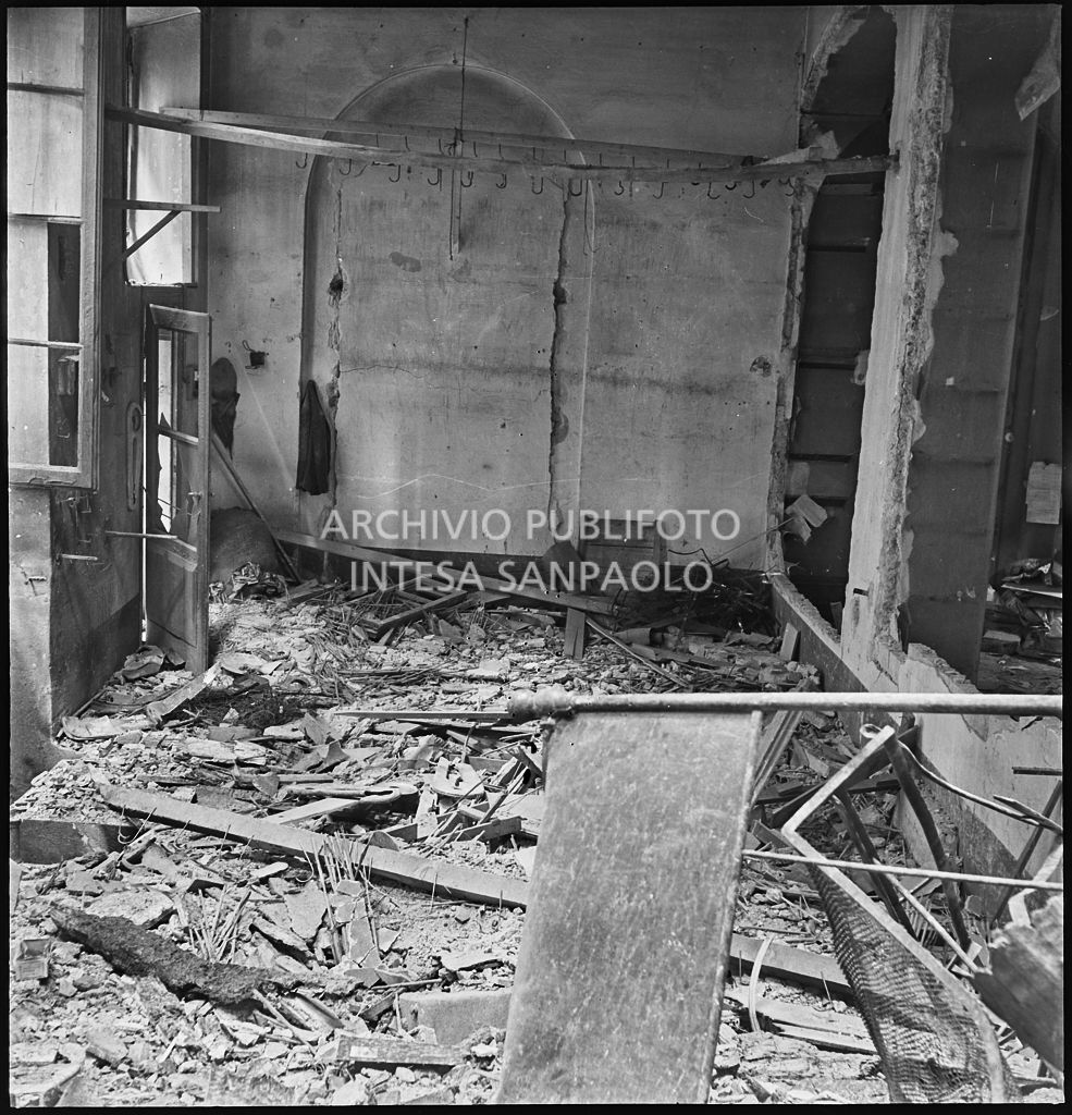Sede della impresa Sacchi e Savio, in via Solferino 40 a Milano, che era attiva nel settore delle biciclette e motociclette, distrutta dai bombardamenti