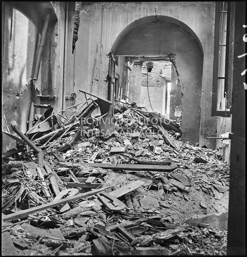 Sede della impresa Sacchi e Savio, in via Solferino 40 a Milano, che era attiva nel settore delle biciclette e motociclette, distrutta dai bombardamenti