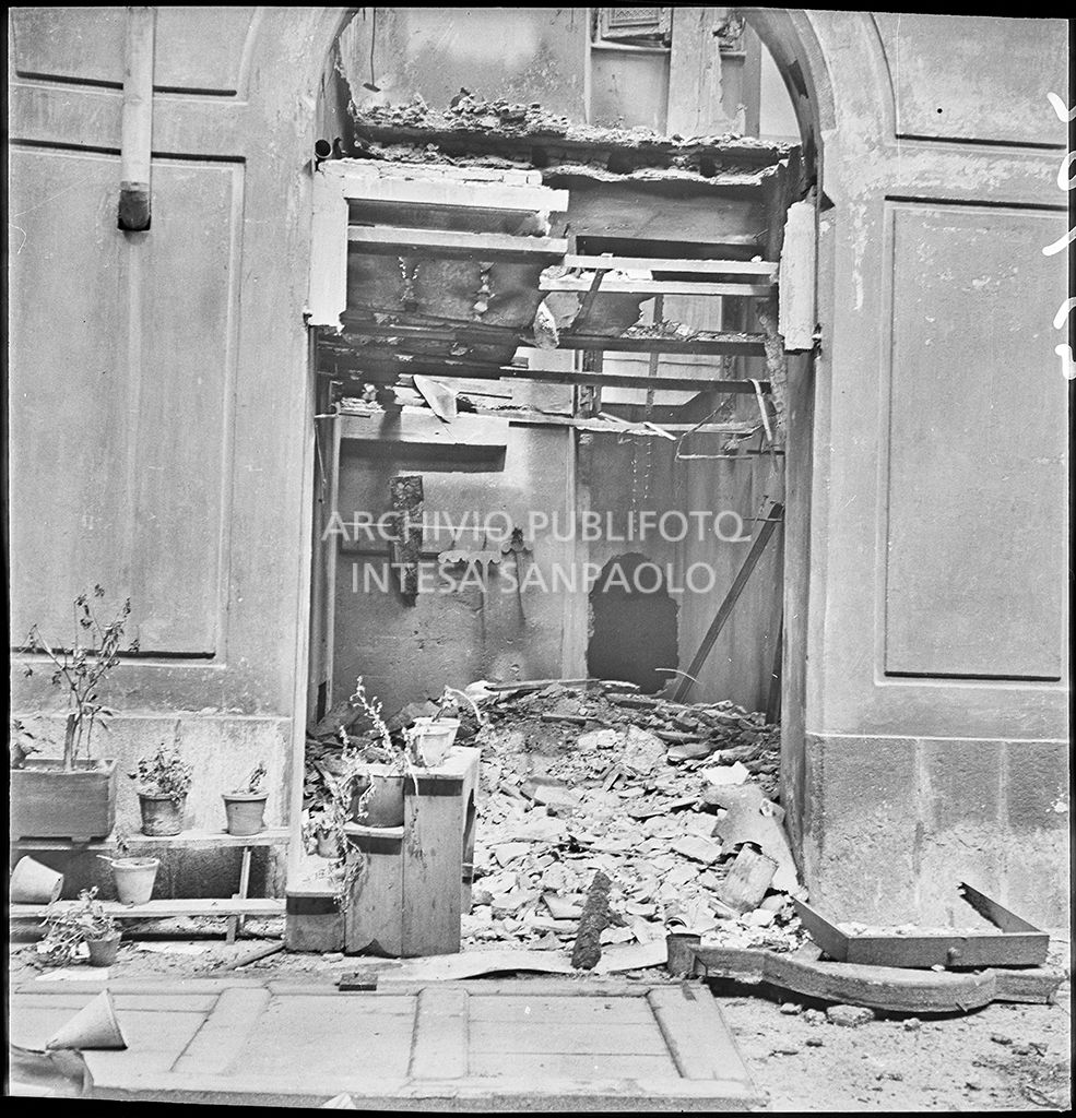 Sede della impresa Sacchi e Savio, in via Solferino 40 a Milano, che era attiva nel settore delle biciclette e motociclette, distrutta dai bombardamenti
