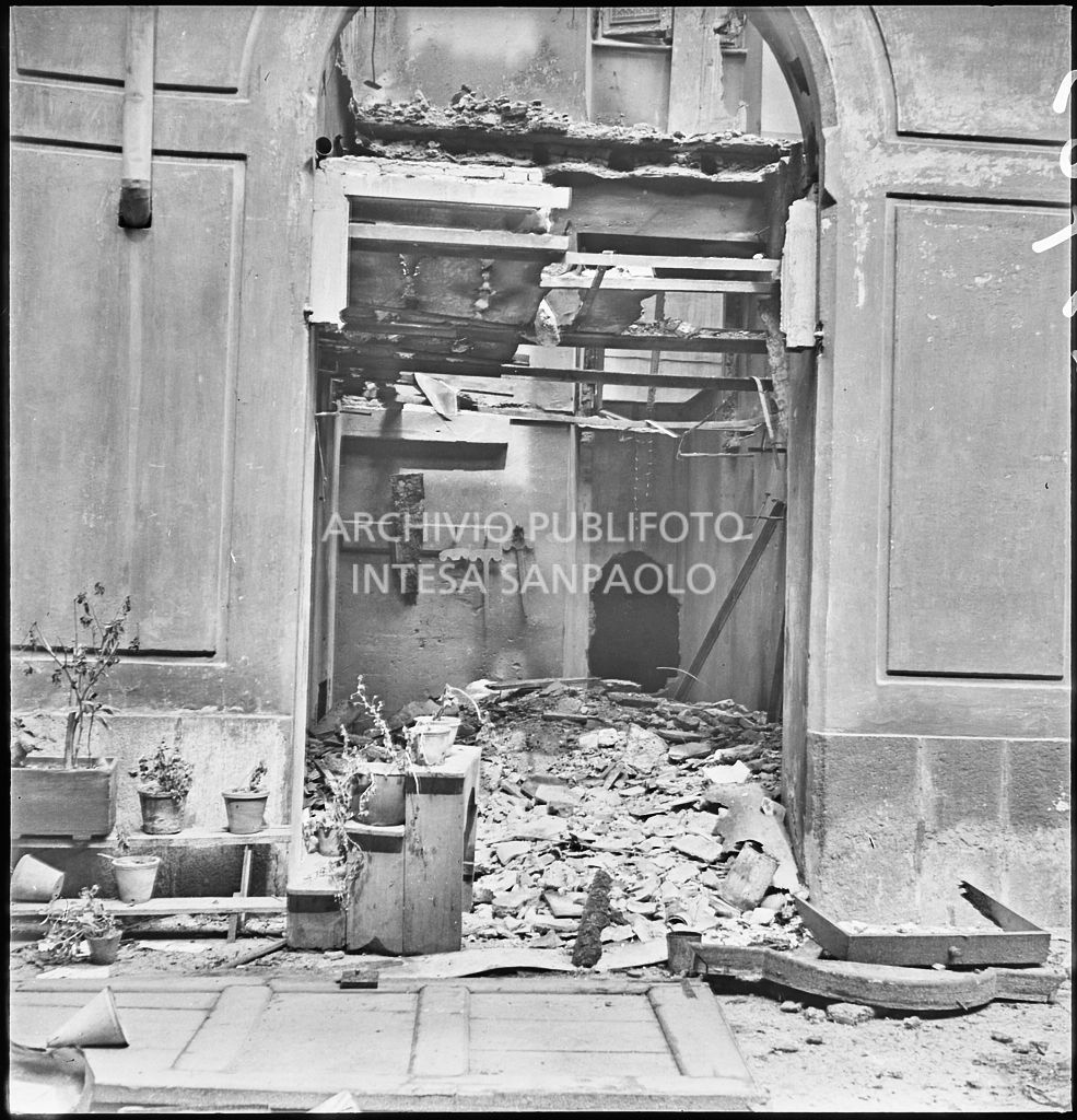Sede della impresa Sacchi e Savio, in via Solferino 40 a Milano, che era attiva nel settore delle biciclette e motociclette, distrutta dai bombardamenti