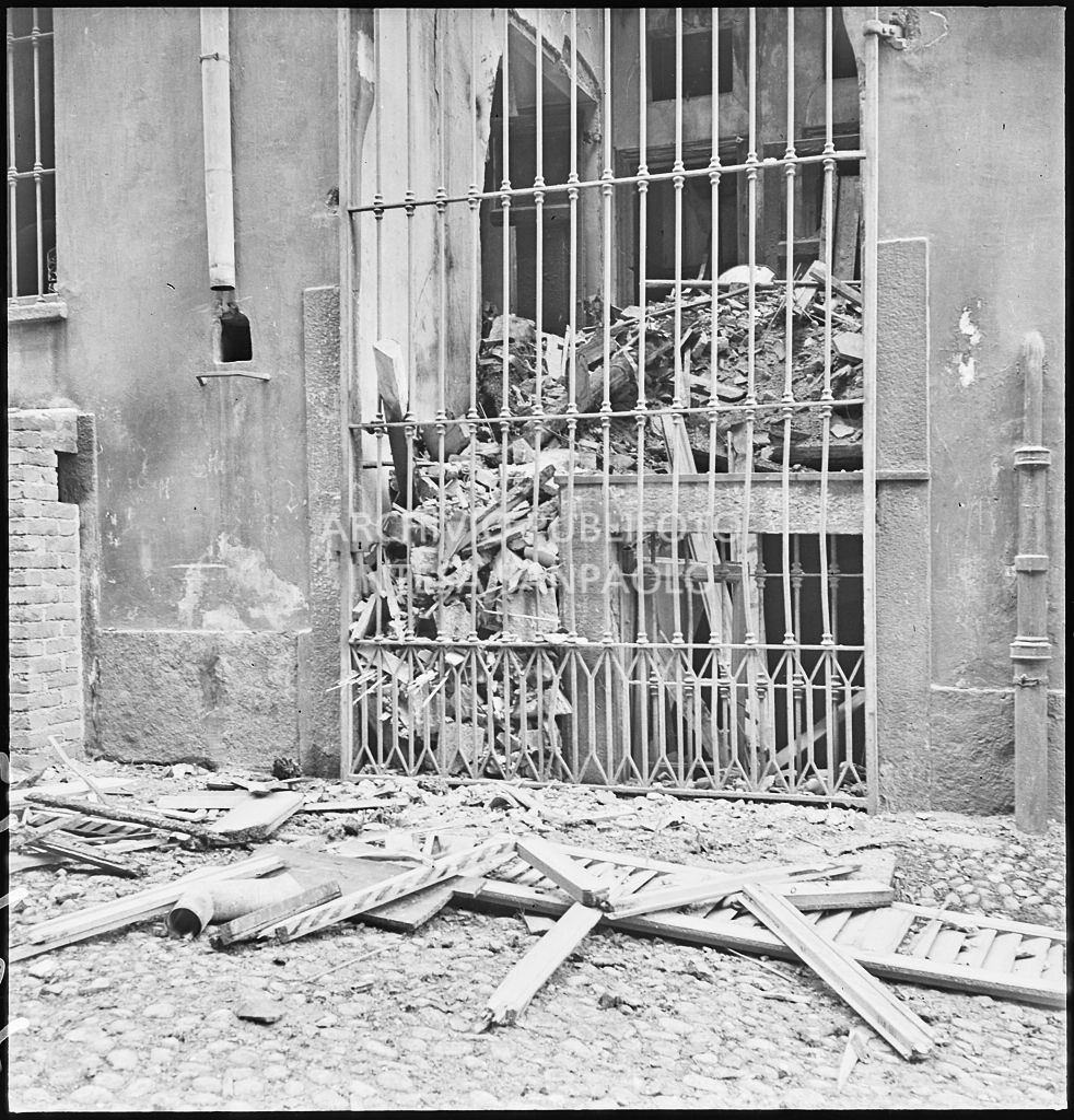 Sede della impresa Sacchi e Savio, in via Solferino 40 a Milano, che era attiva nel settore delle biciclette e motociclette, distrutta dai bombardamenti