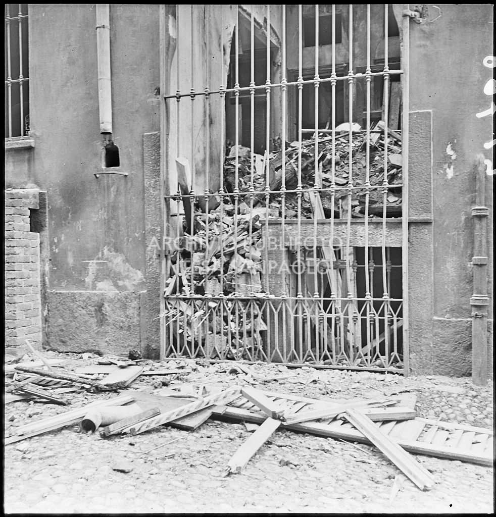 Sede della impresa Sacchi e Savio, in via Solferino 40 a Milano, che era attiva nel settore delle biciclette e motociclette, distrutta dai bombardamenti