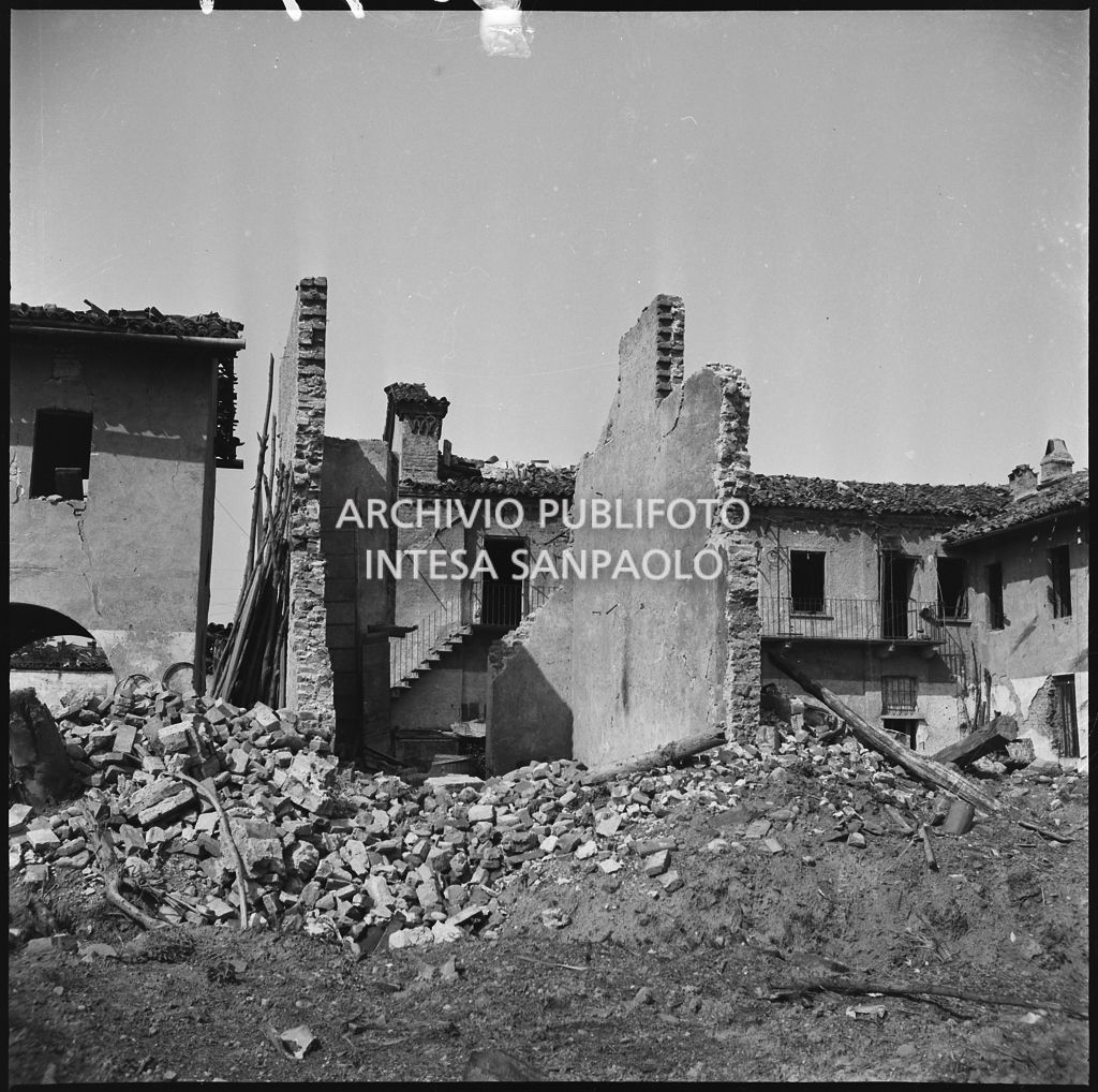 Bombardamenti. Arch. Santamaria