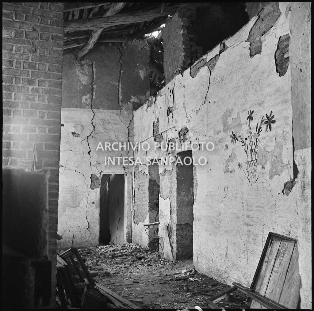 Bombardamenti. Arch. Santamaria