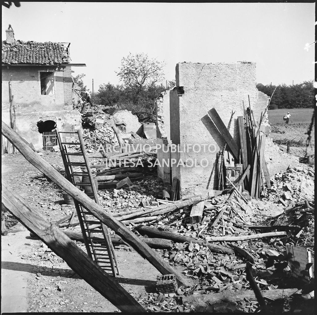 Bombardamenti. Arch. Santamaria