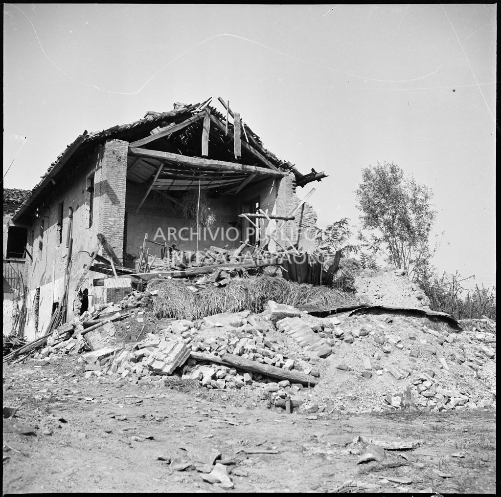 Bombardamenti. Arch. Santamaria