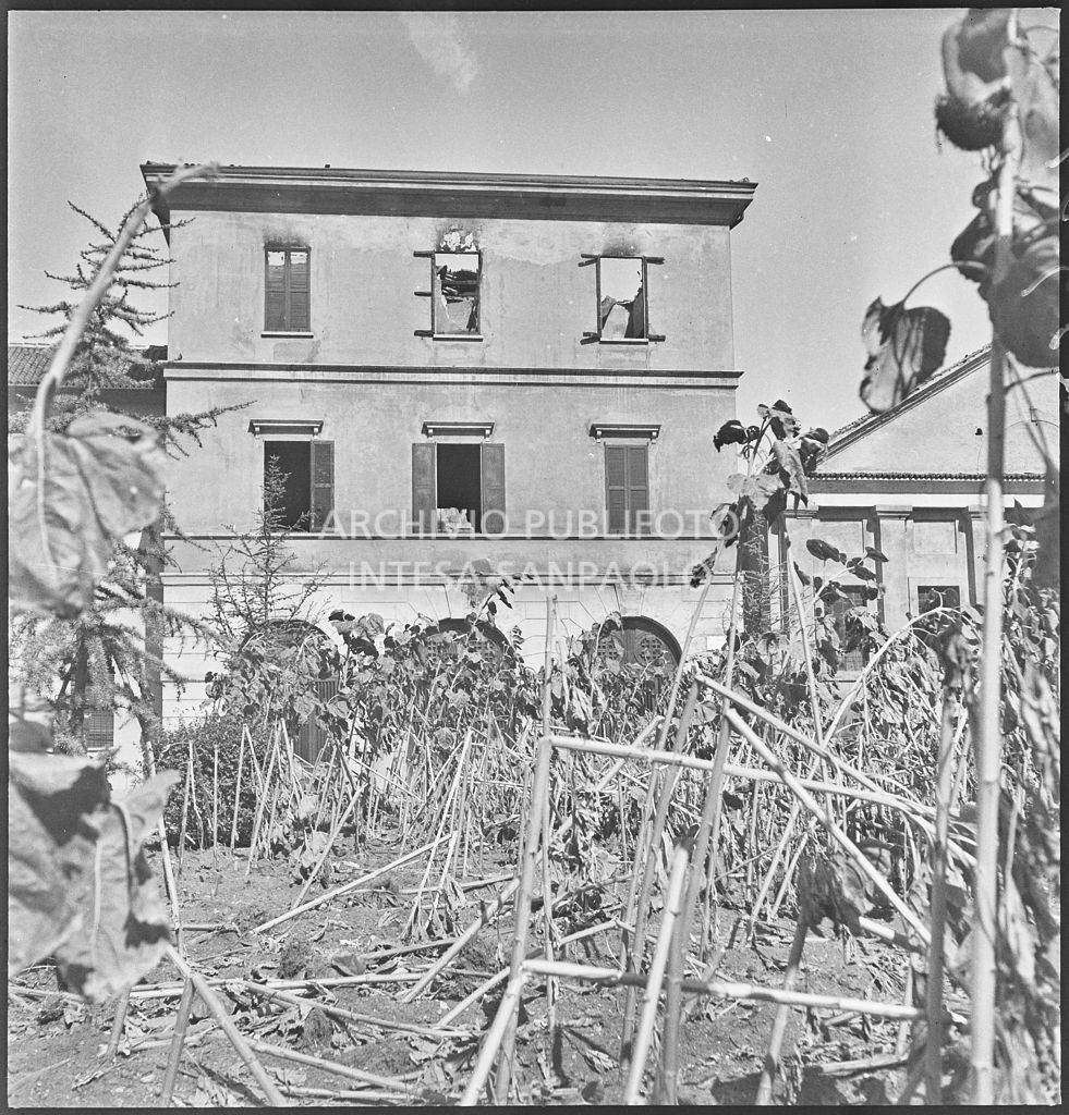 Bombardamenti. Caserma, [Via dei] Cavalieri del Santo Sepolcro