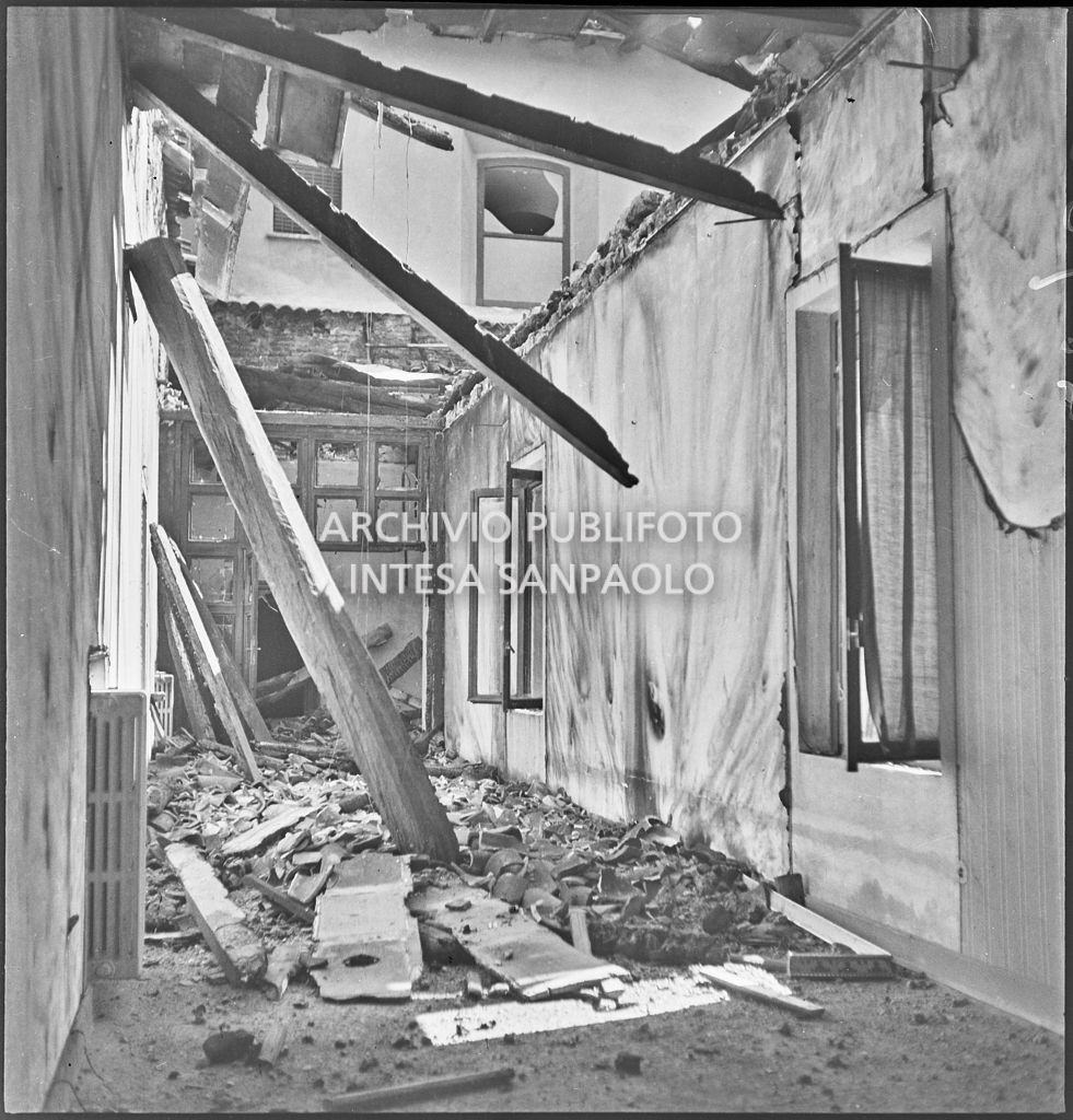 Bombardamenti. Caserma, [Via dei] Cavalieri del Santo Sepolcro