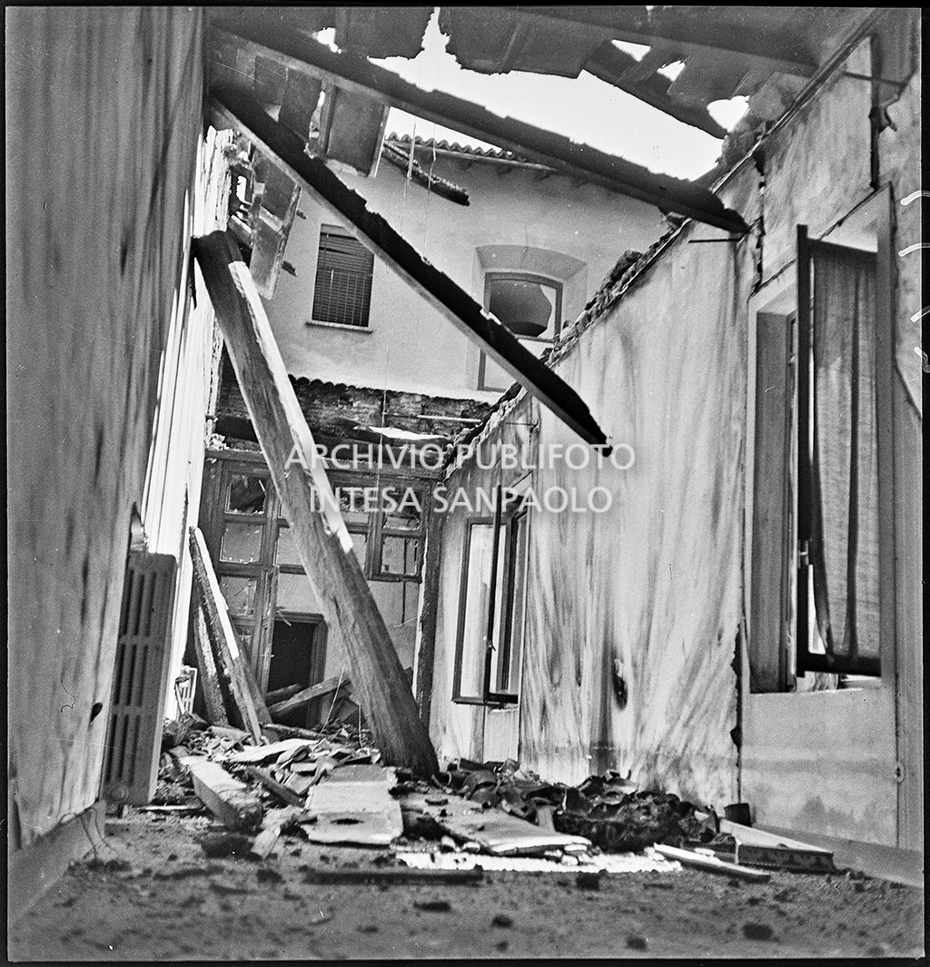 Bombardamenti. Caserma, [Via dei] Cavalieri del Santo Sepolcro