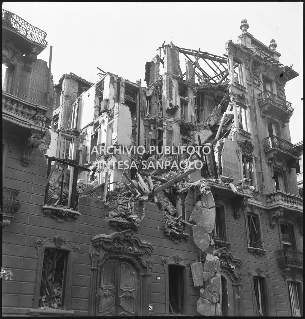 Bombardamenti. Via Carducci