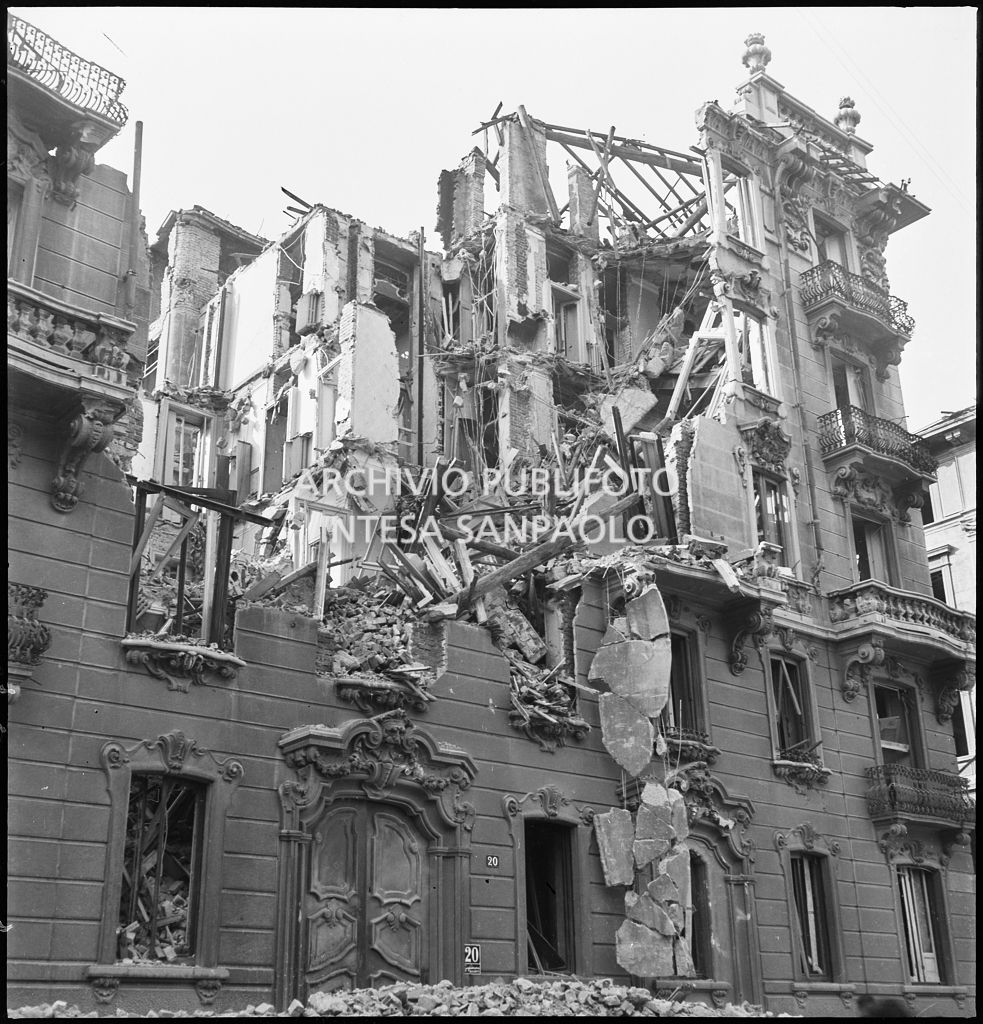 Bombardamenti. Via Carducci