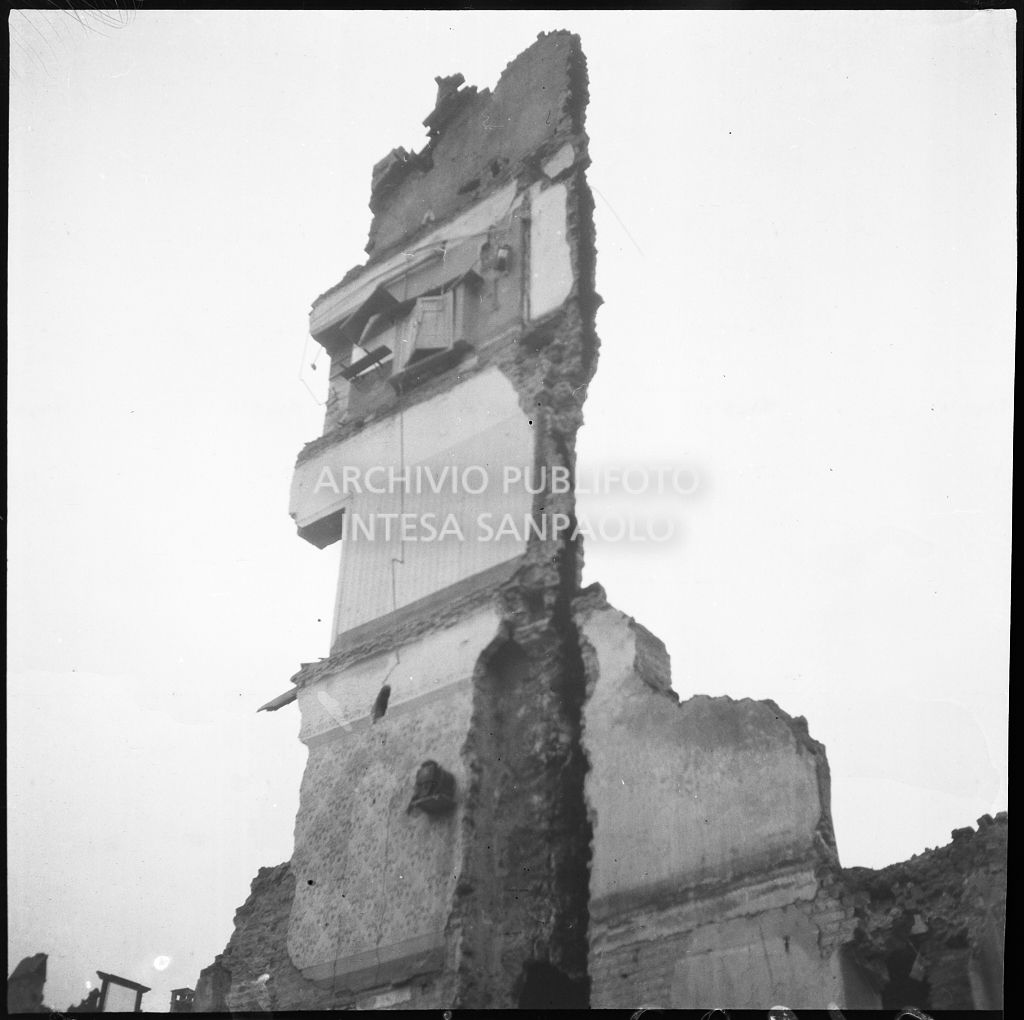 Bombardamenti. Corso Roma [corso di Porta Romana] e Via dei Pellegrini