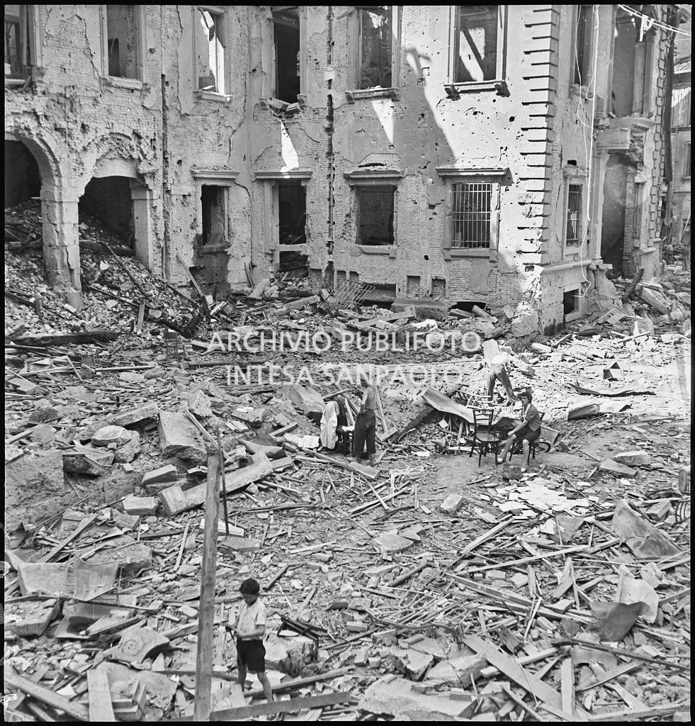Bombardamenti. Via San Zeno