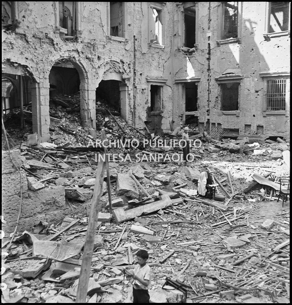 Bombardamenti. Via San Zeno