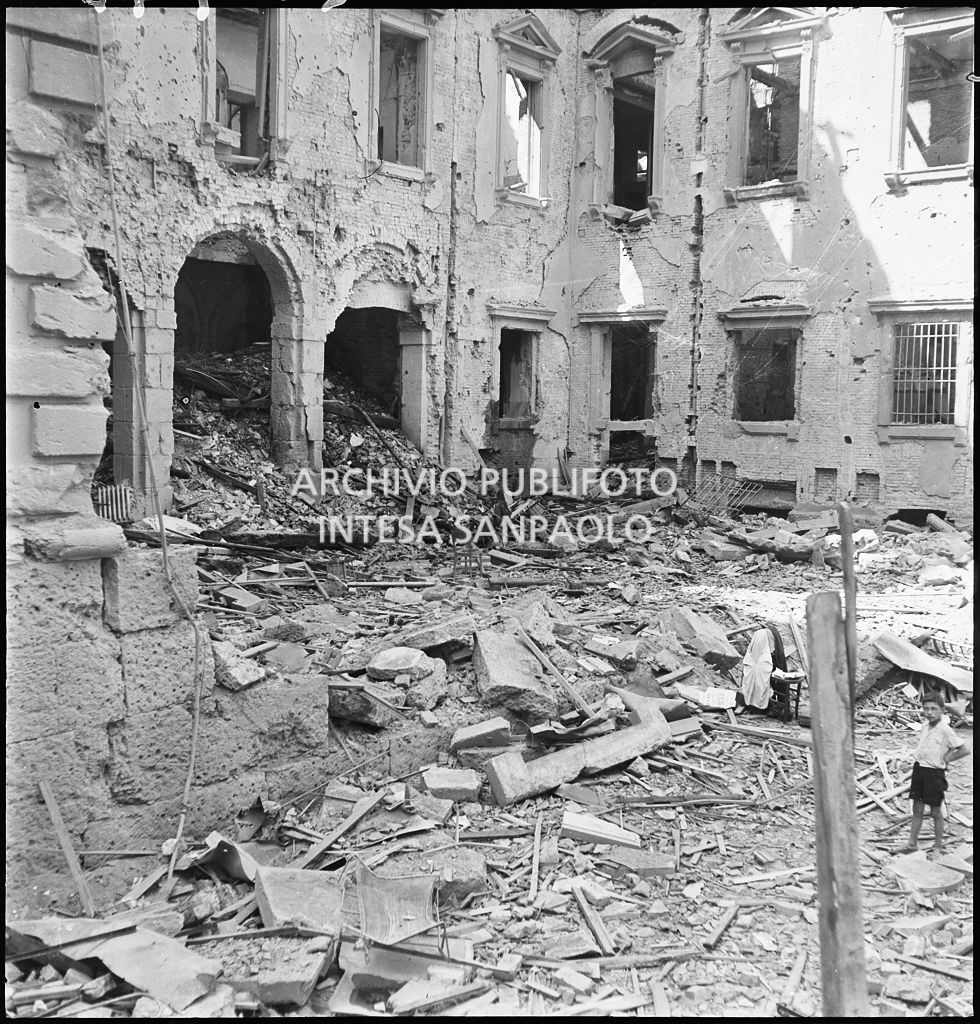 Bombardamenti. Via San Zeno