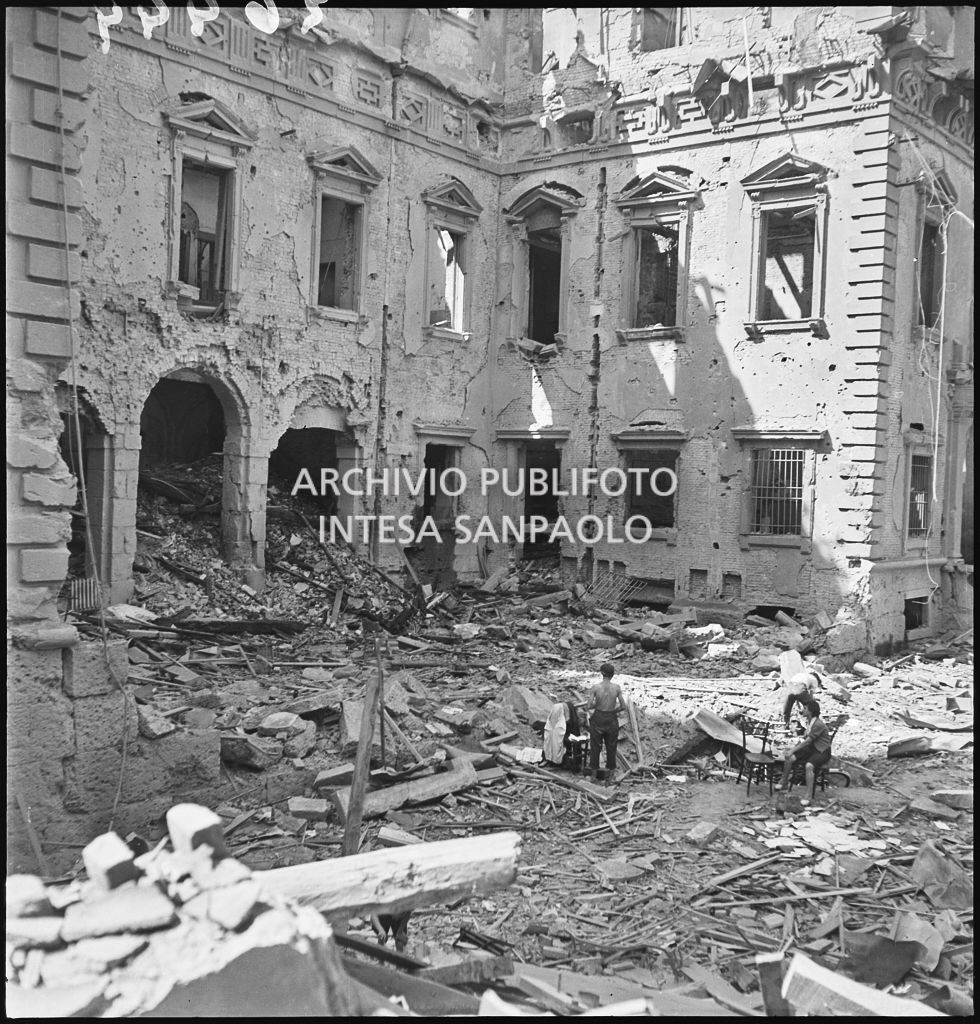 Bombardamenti. Via San Zeno