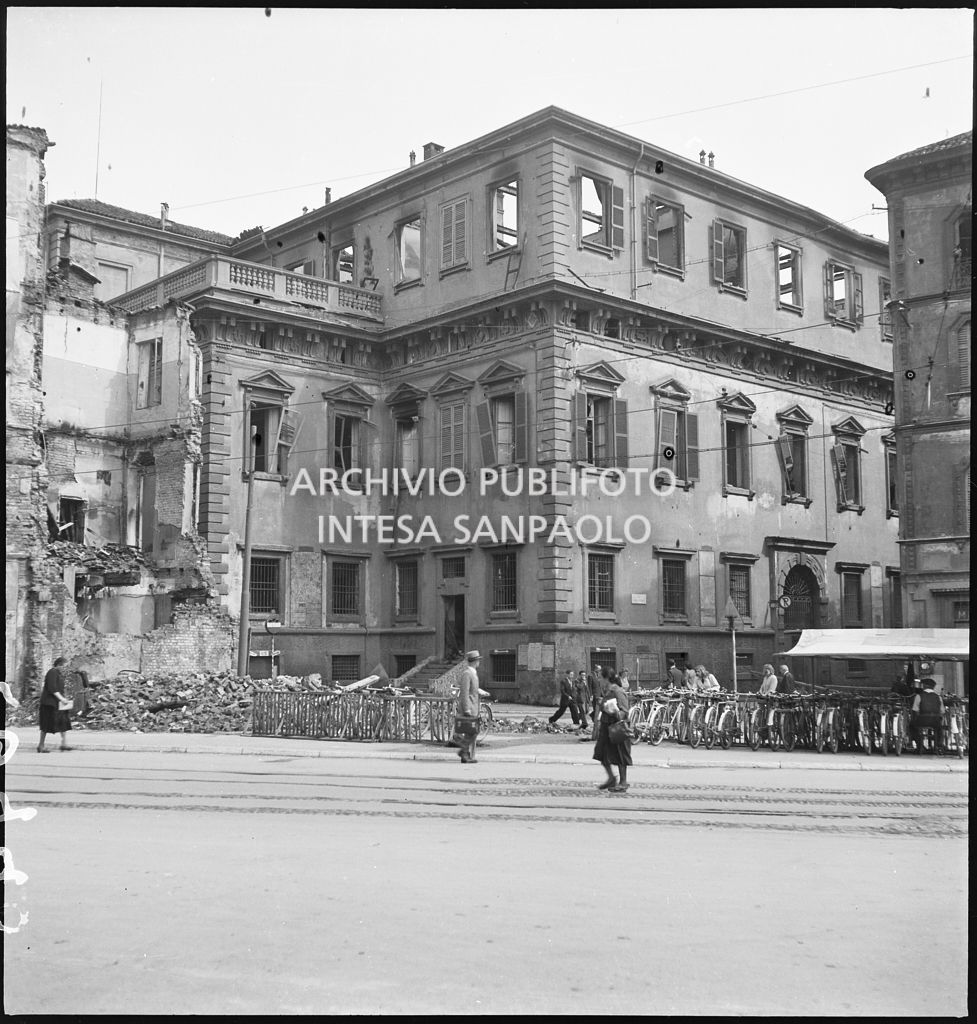 Bombardamenti. Caserma metropolitana