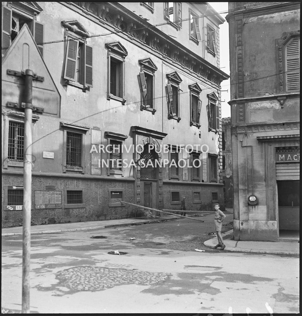 Bombardamenti. Caserma metropolitana