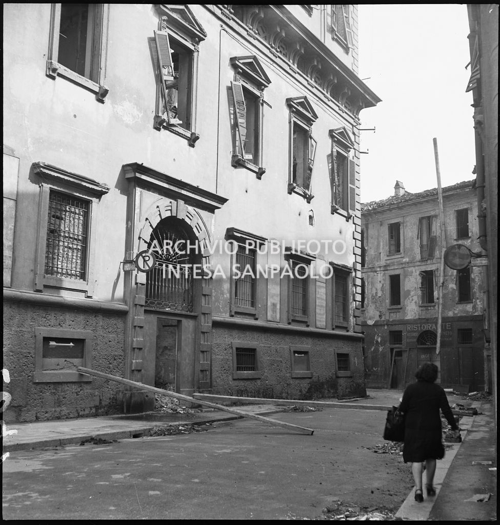 Bombardamenti. Caserma metropolitana