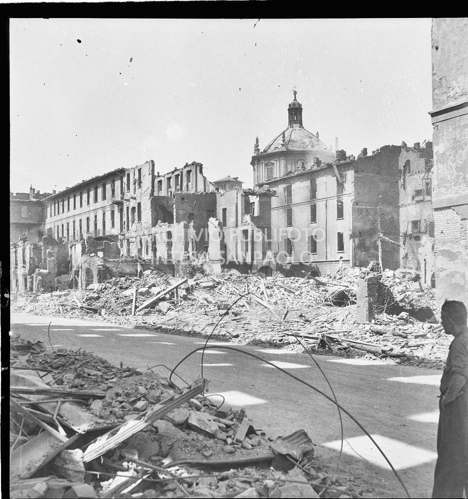 Bombardamenti. Piazza Vetra e dintorni