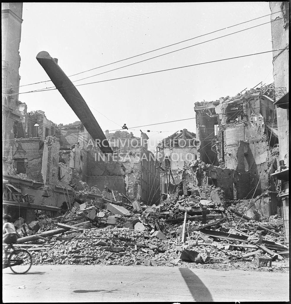 Bombardamenti. Piazza Vetra e dintorni