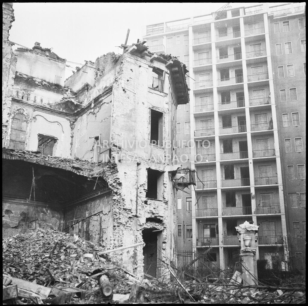 Edifici distrutti dai bombardamenti