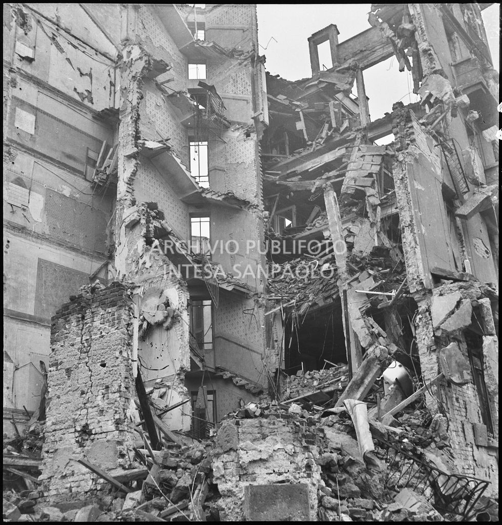 Edifici distrutti dai bombardamenti