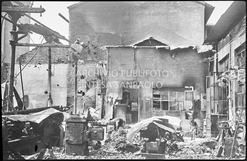 Stabilimento Fratelli Pietra, in via Pietro Gassendi a Milano, distrutto dai bombardamenti