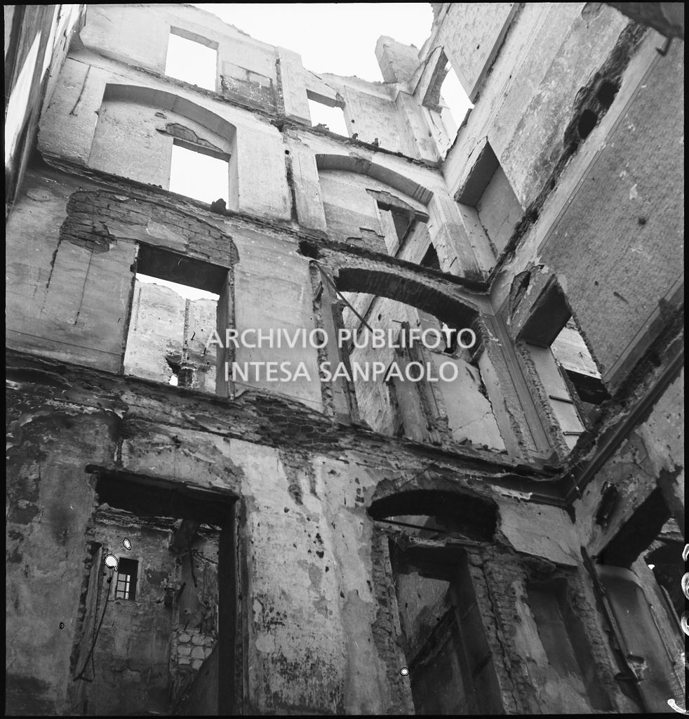 Bombardamenti. Viale Coni Zugna 43