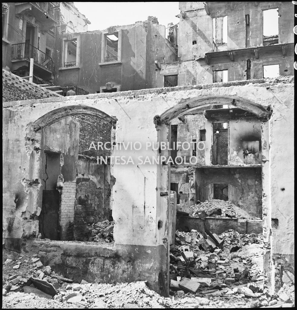 Bombardamenti. Viale Coni Zugna 43