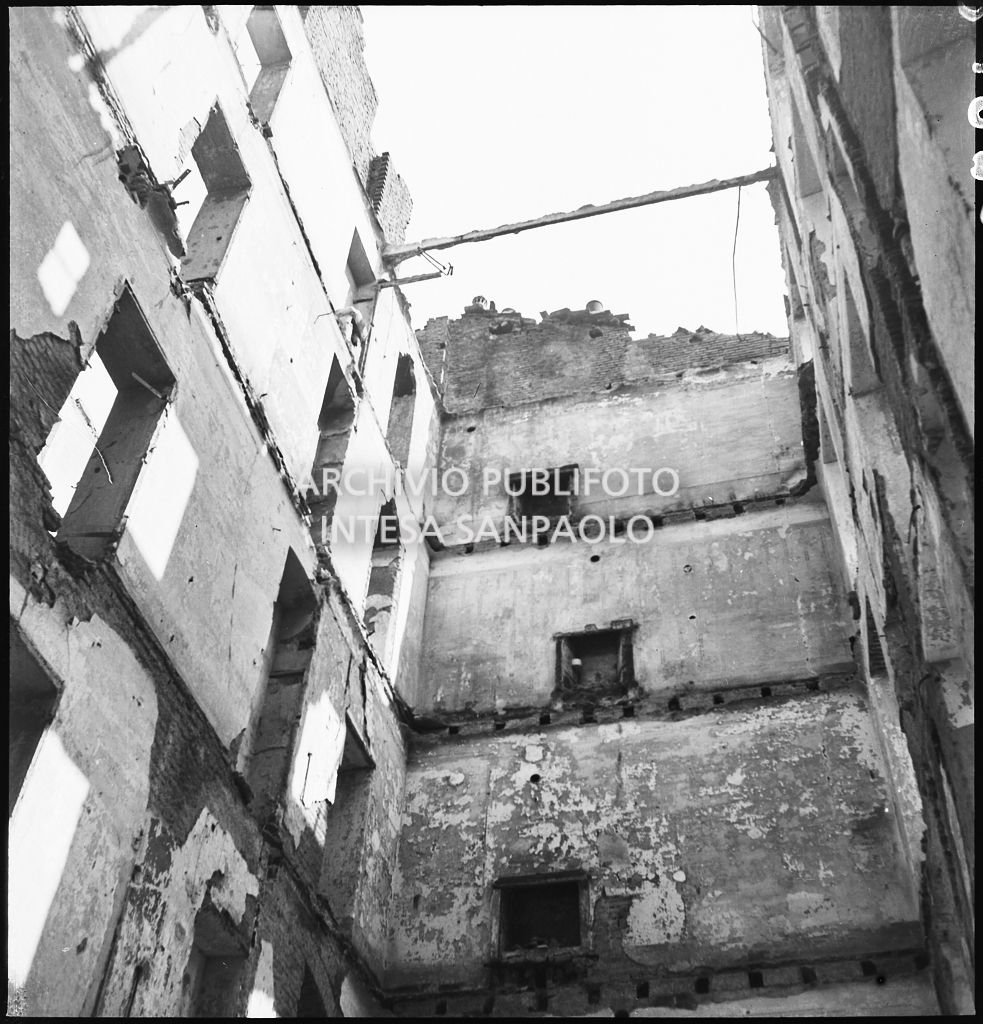 Bombardamenti. Viale Coni Zugna 43