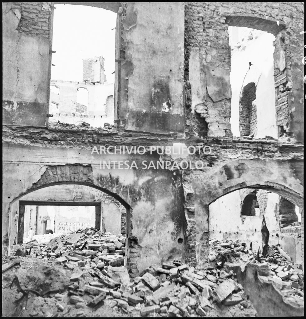 Bombardamenti. Viale Coni Zugna 43